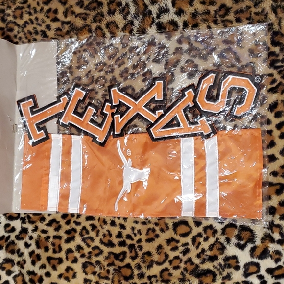 NWT University of Texas Longhorns Collegiate Garden Flag UT Hook Em - Picture 2 of 2